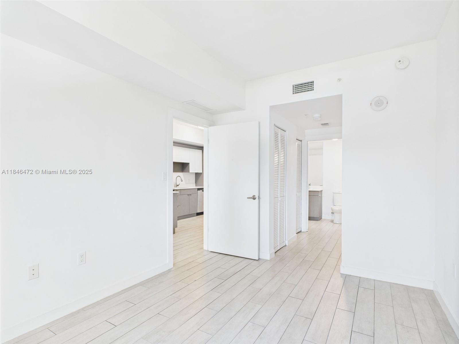 image 26 Edgewater Condominium17