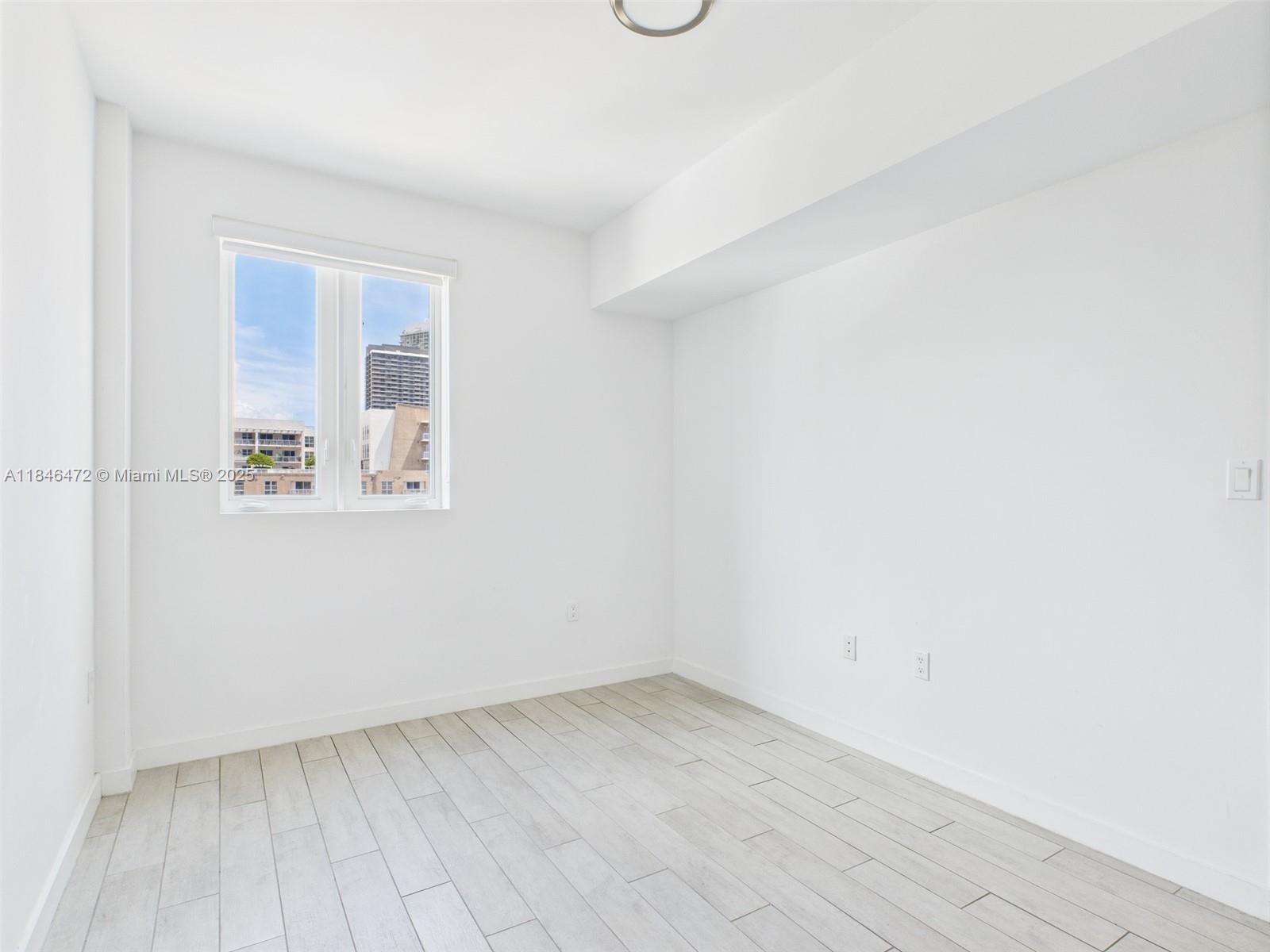 image 26 Edgewater Condominium19