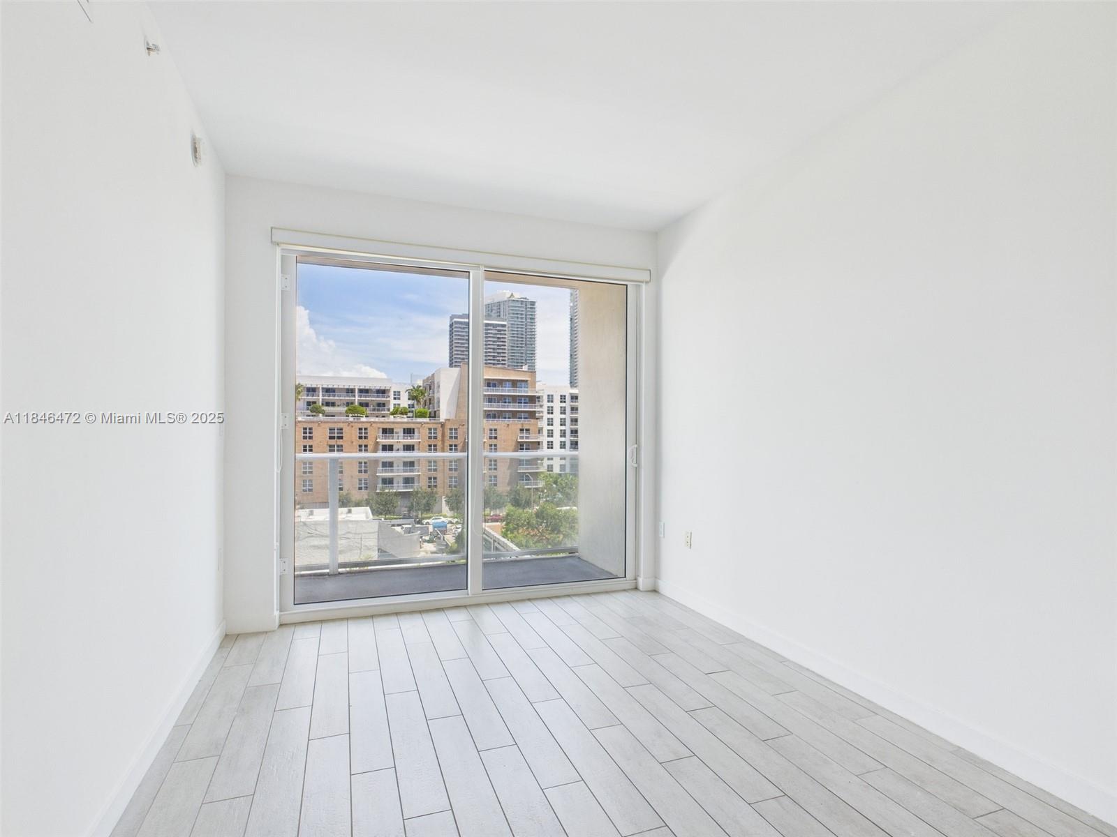 image 26 Edgewater Condominium23