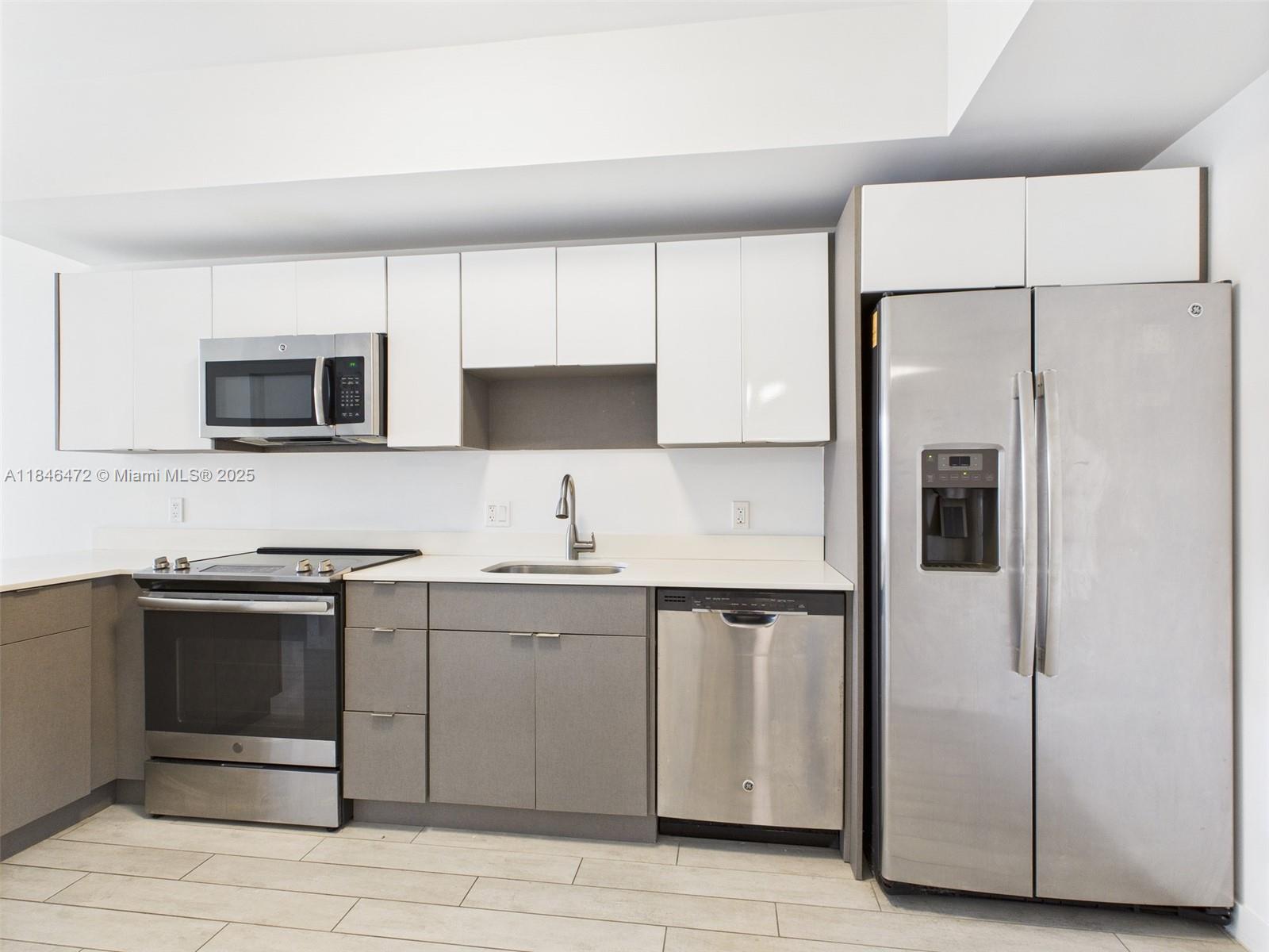 image 26 Edgewater Condominium8