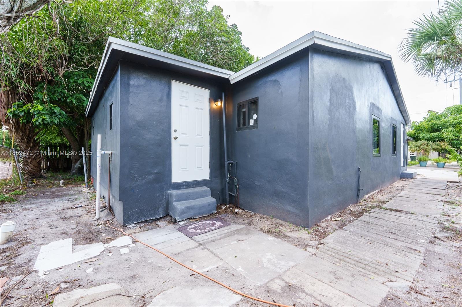 11 SW 13th Ave #4