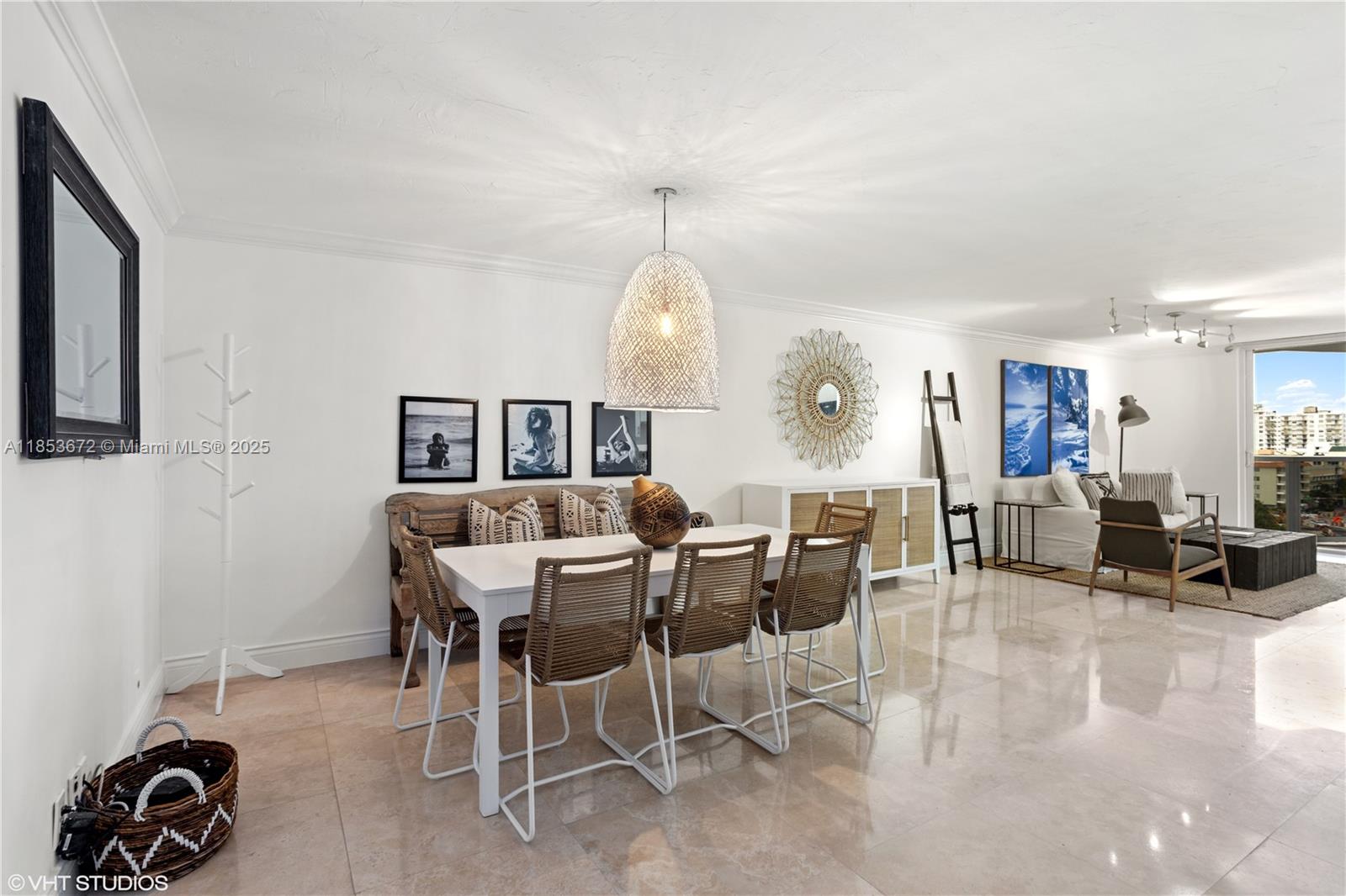 2401 Collins Ave #909