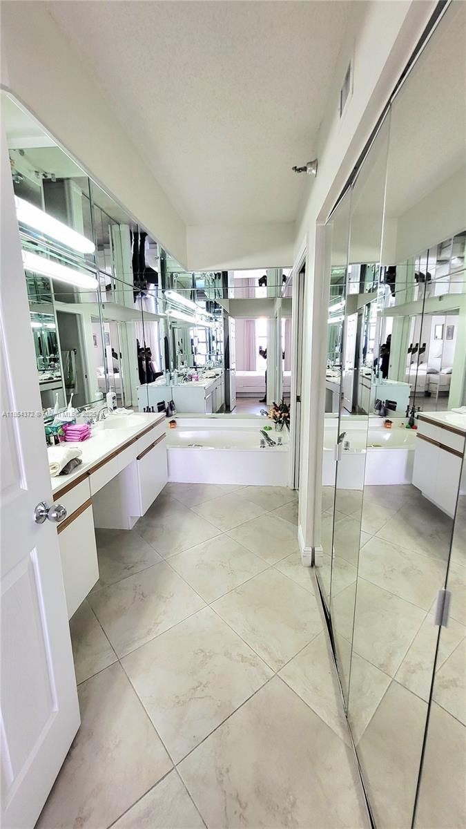 3530 Mystic Pointe Dr #2508 Aventura, FL 33180