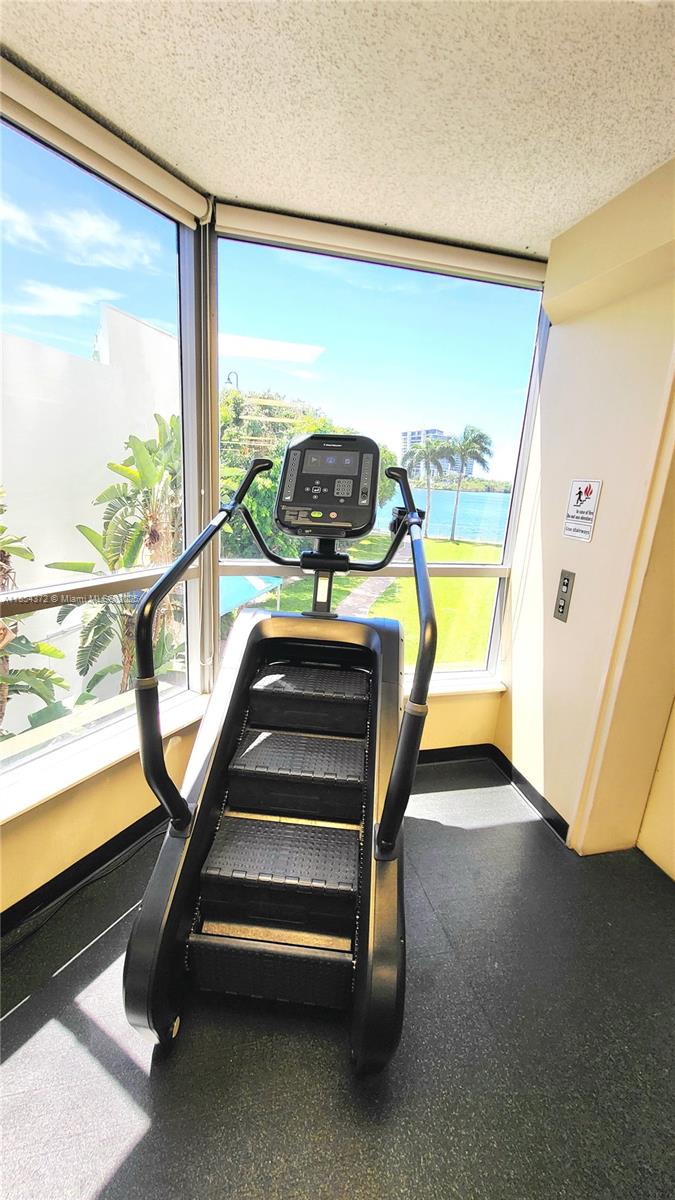 3530 Mystic Pointe Dr #2508 Aventura, FL 33180