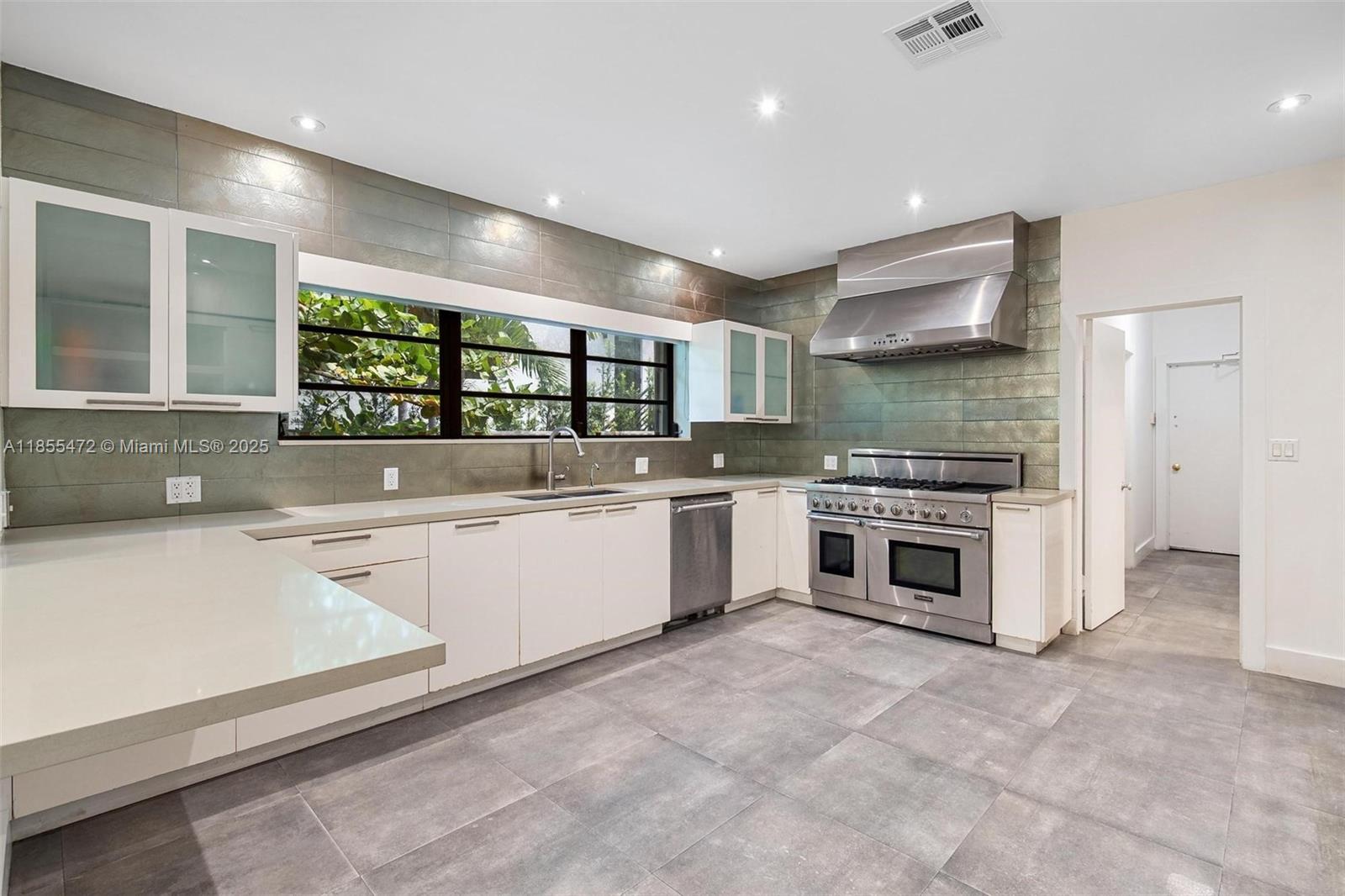 9250 Bay Dr Surfside, FL 33154