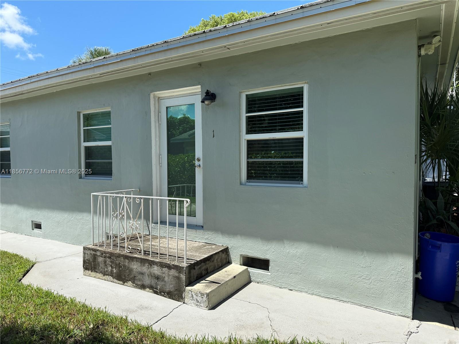 223 S J St #1