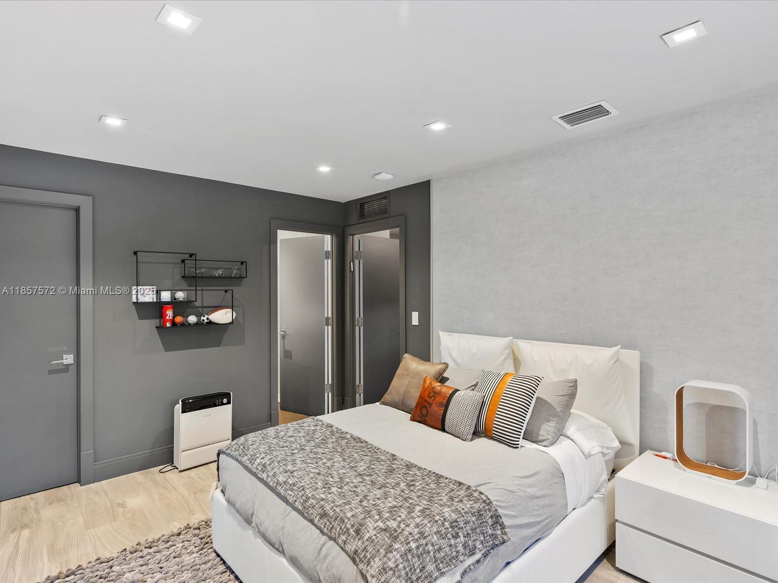 224 S Island Golden Beach, FL 33160