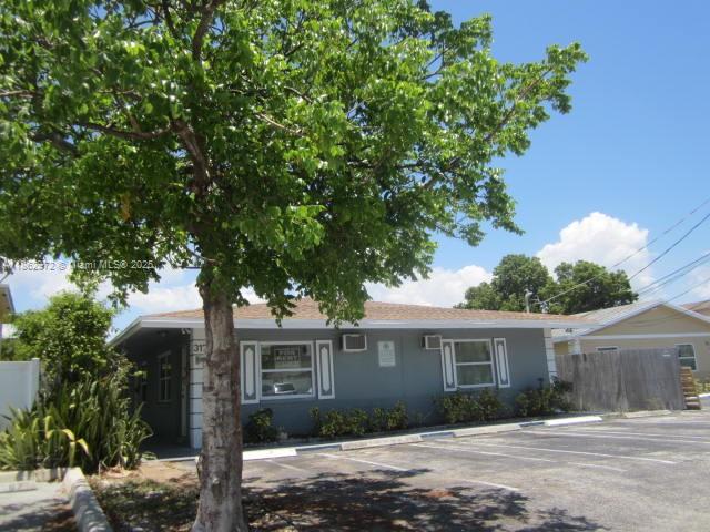 317 SE 10th Ave #1