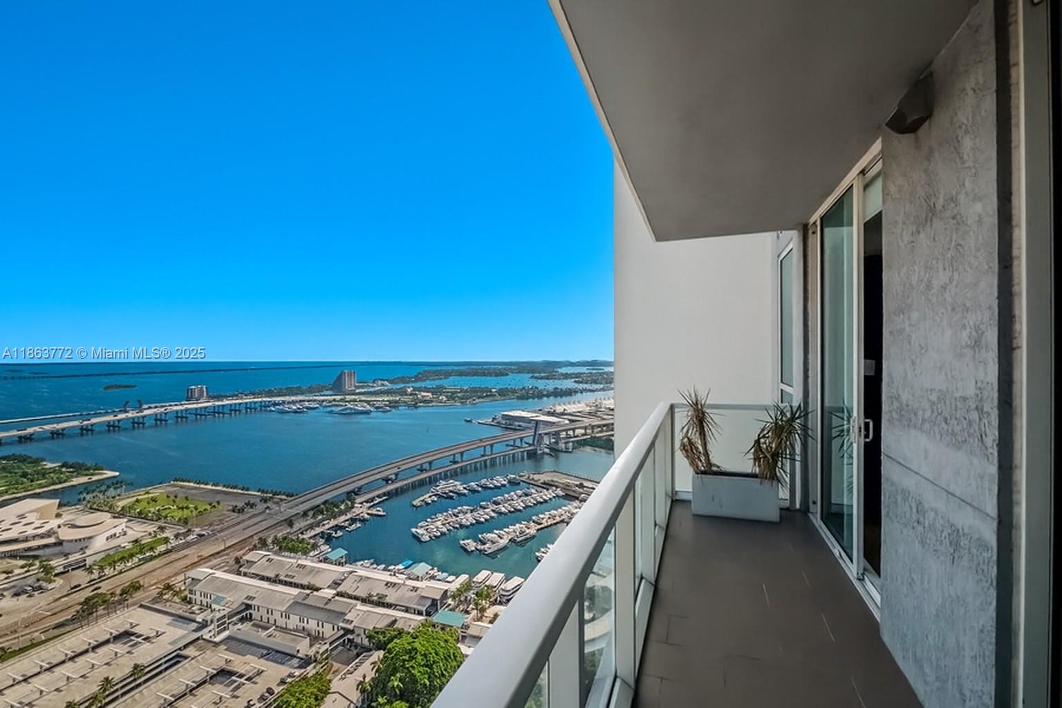 244 Biscayne Blvd #4704