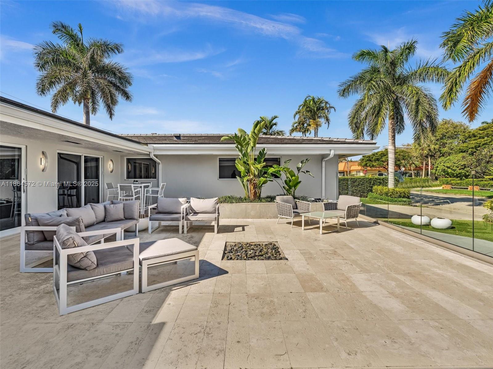 840 S Southlake Dr Hollywood, FL 33019