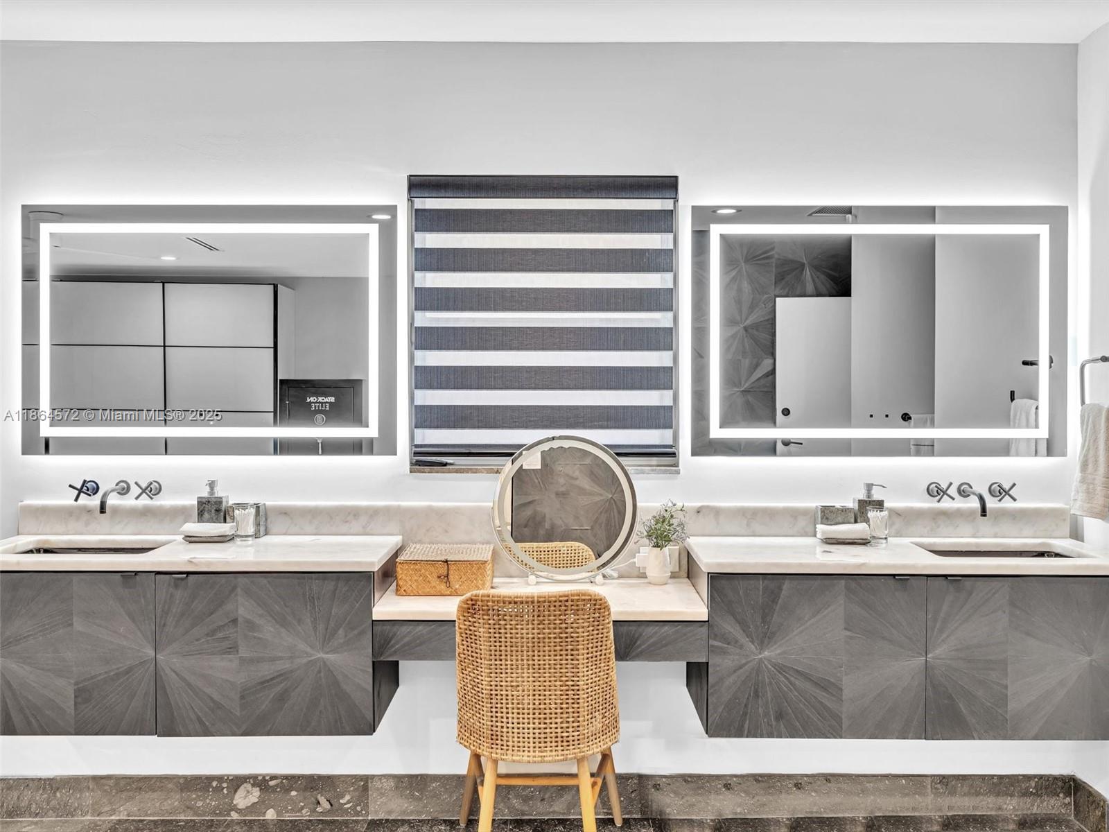 840 S Southlake Dr Hollywood, FL 33019