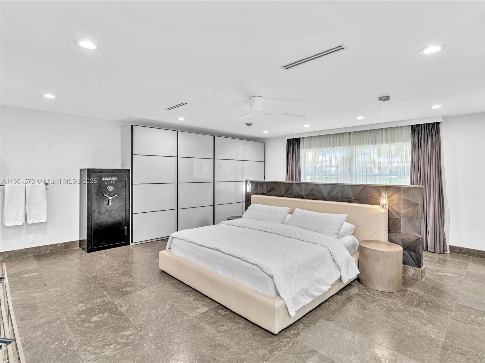 840 S Southlake Dr Hollywood, FL 33019