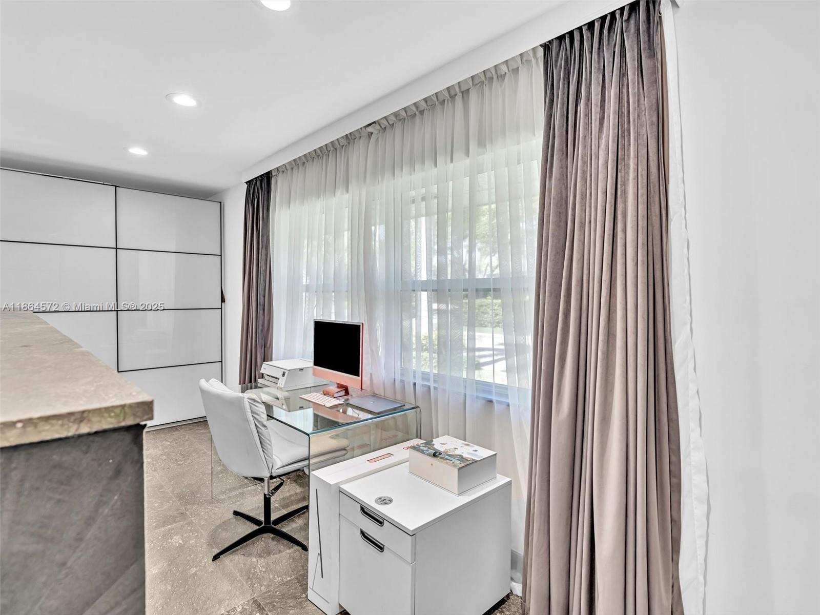 840 S Southlake Dr Hollywood, FL 33019