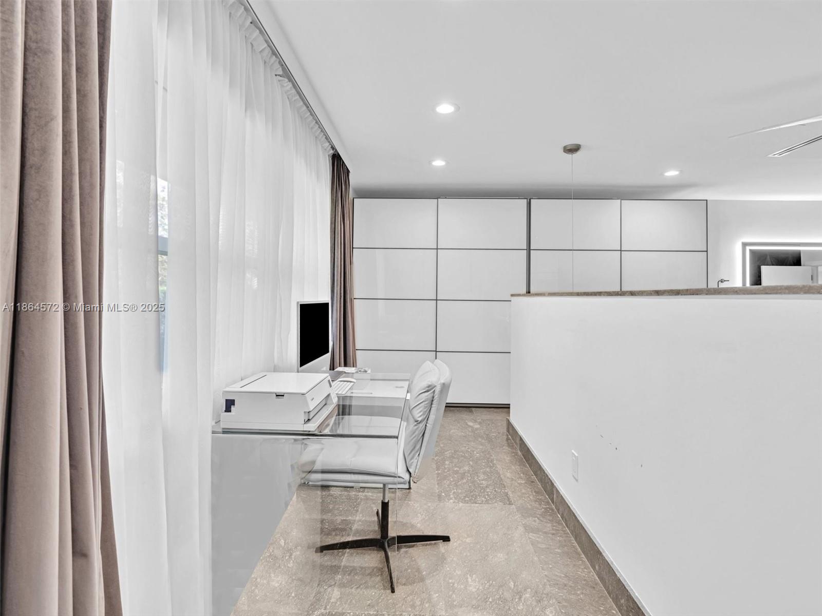 840 S Southlake Dr Hollywood, FL 33019