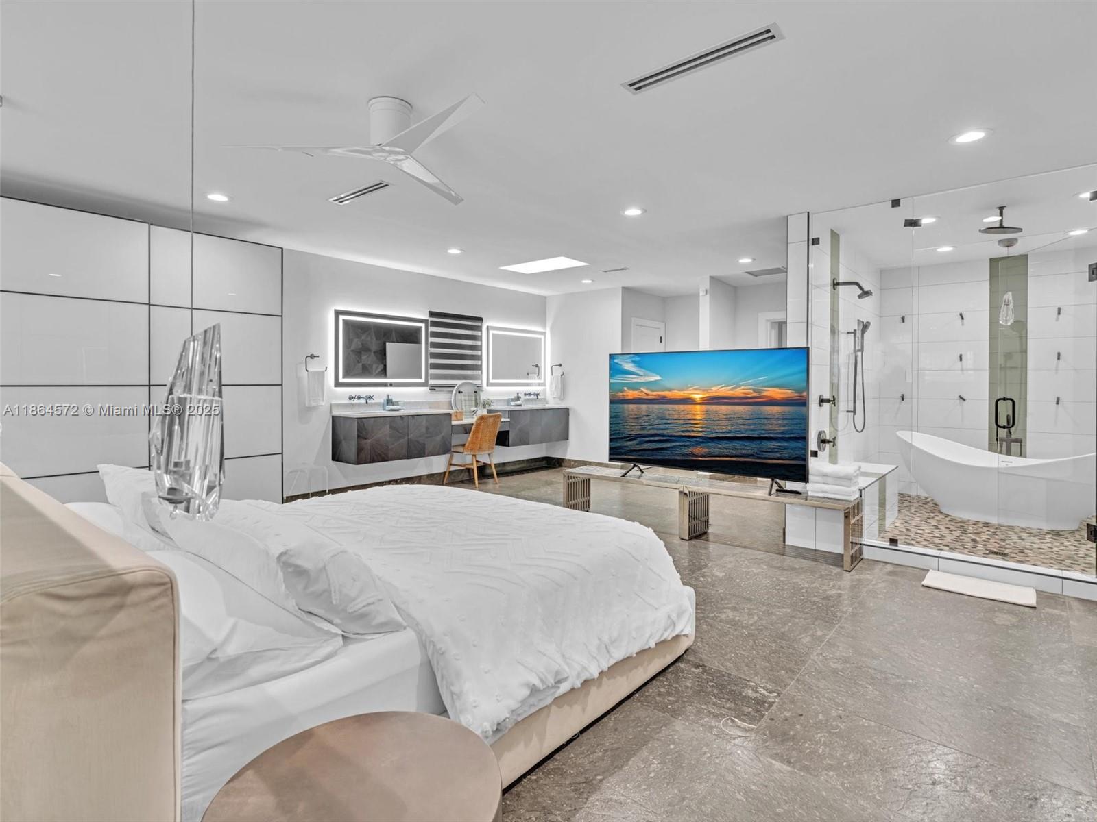 840 S Southlake Dr Hollywood, FL 33019