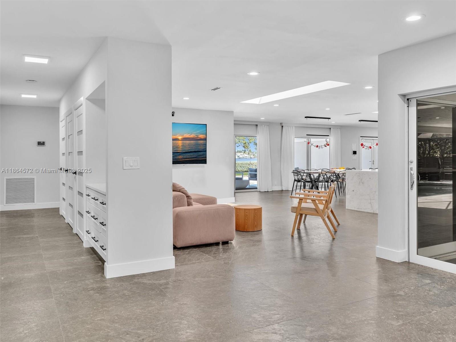 840 S Southlake Dr Hollywood, FL 33019