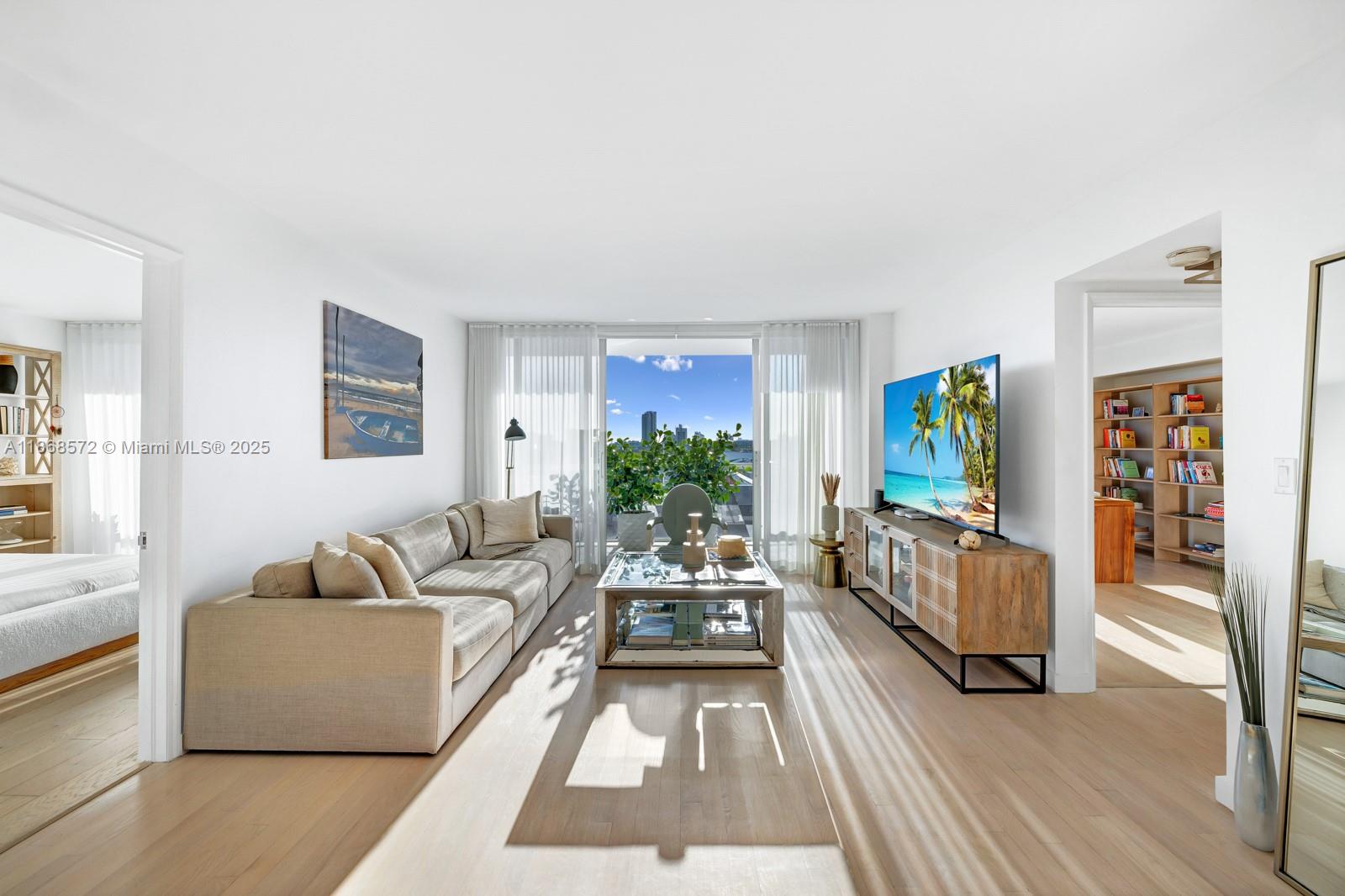 1800 Sunset Harbour Dr #803