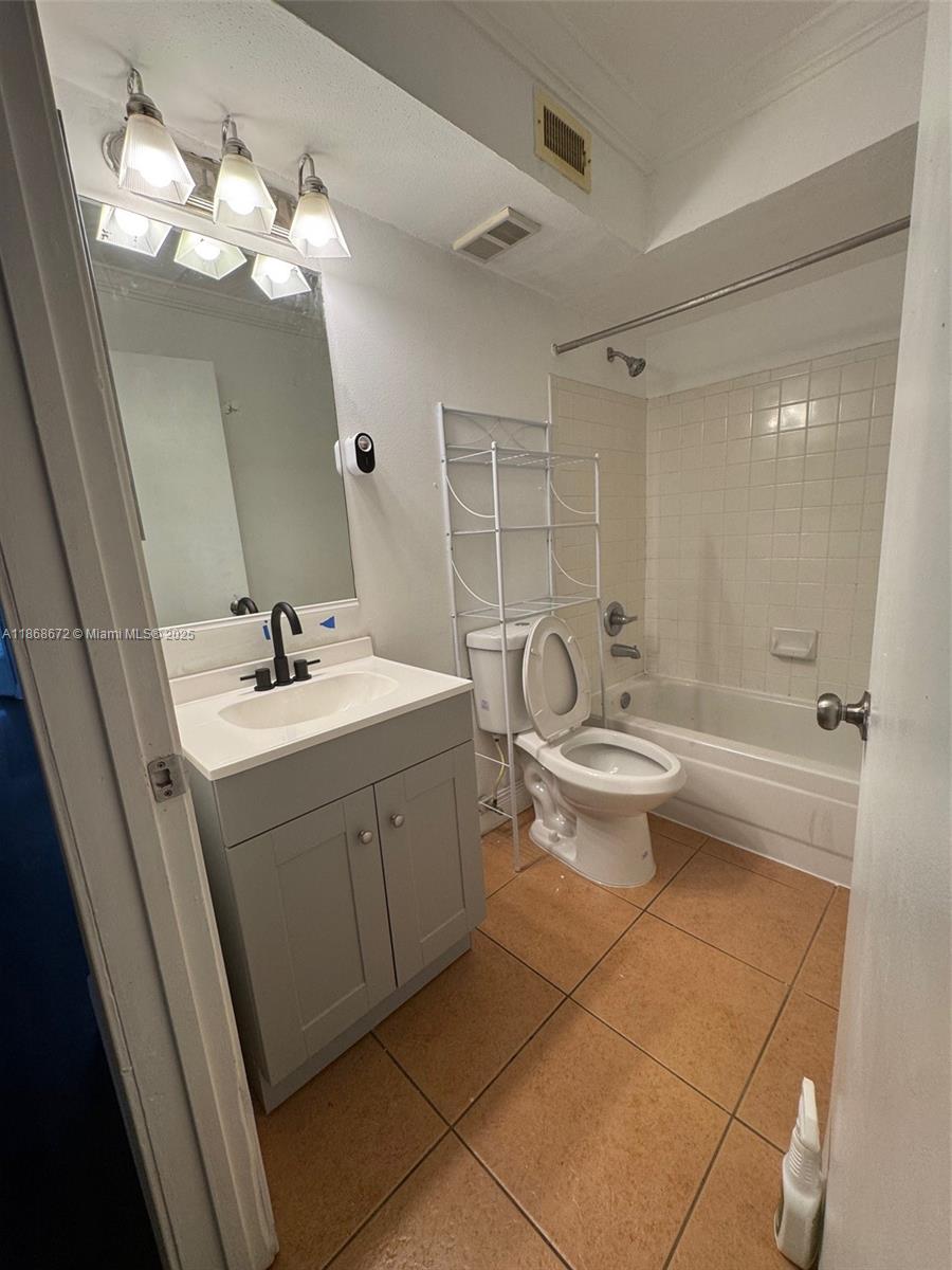 2881 N Oakland Frst Dr #310 Oakland Park, FL 33309