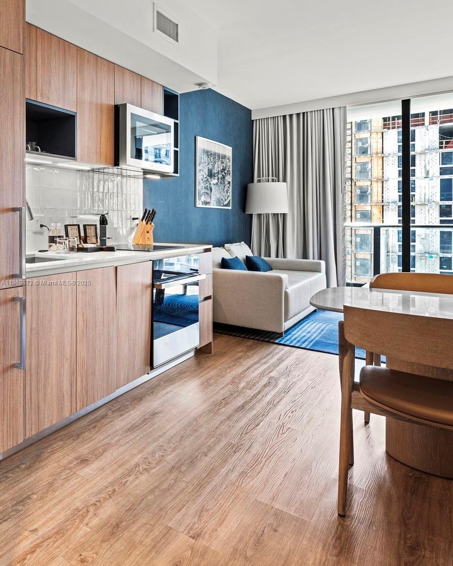 image Gale Residences21