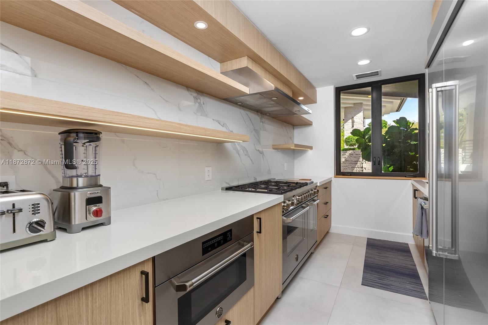 2965 NE Surrey Ln Weston, FL 33331