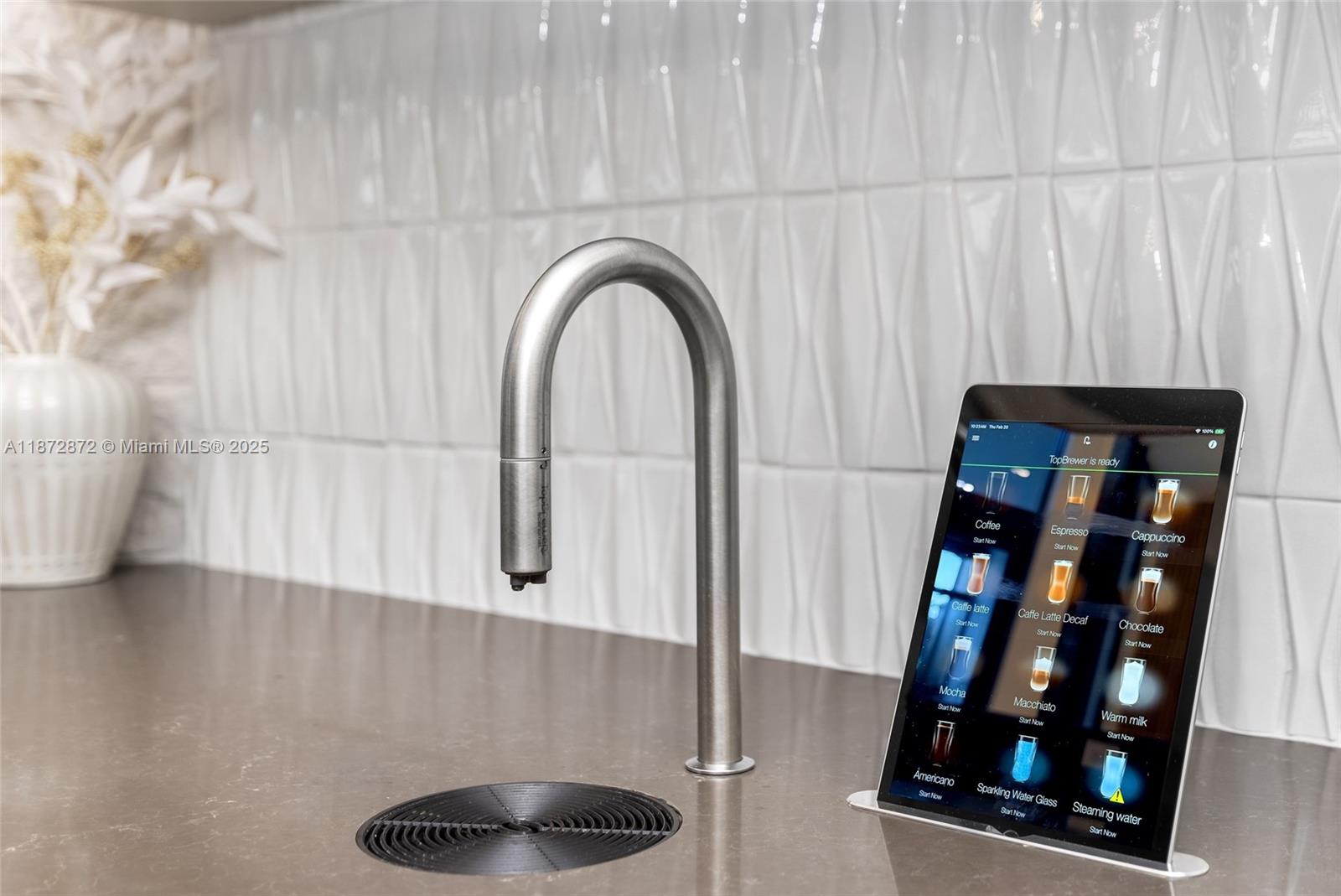 2965 NE Surrey Ln Weston, FL 33331