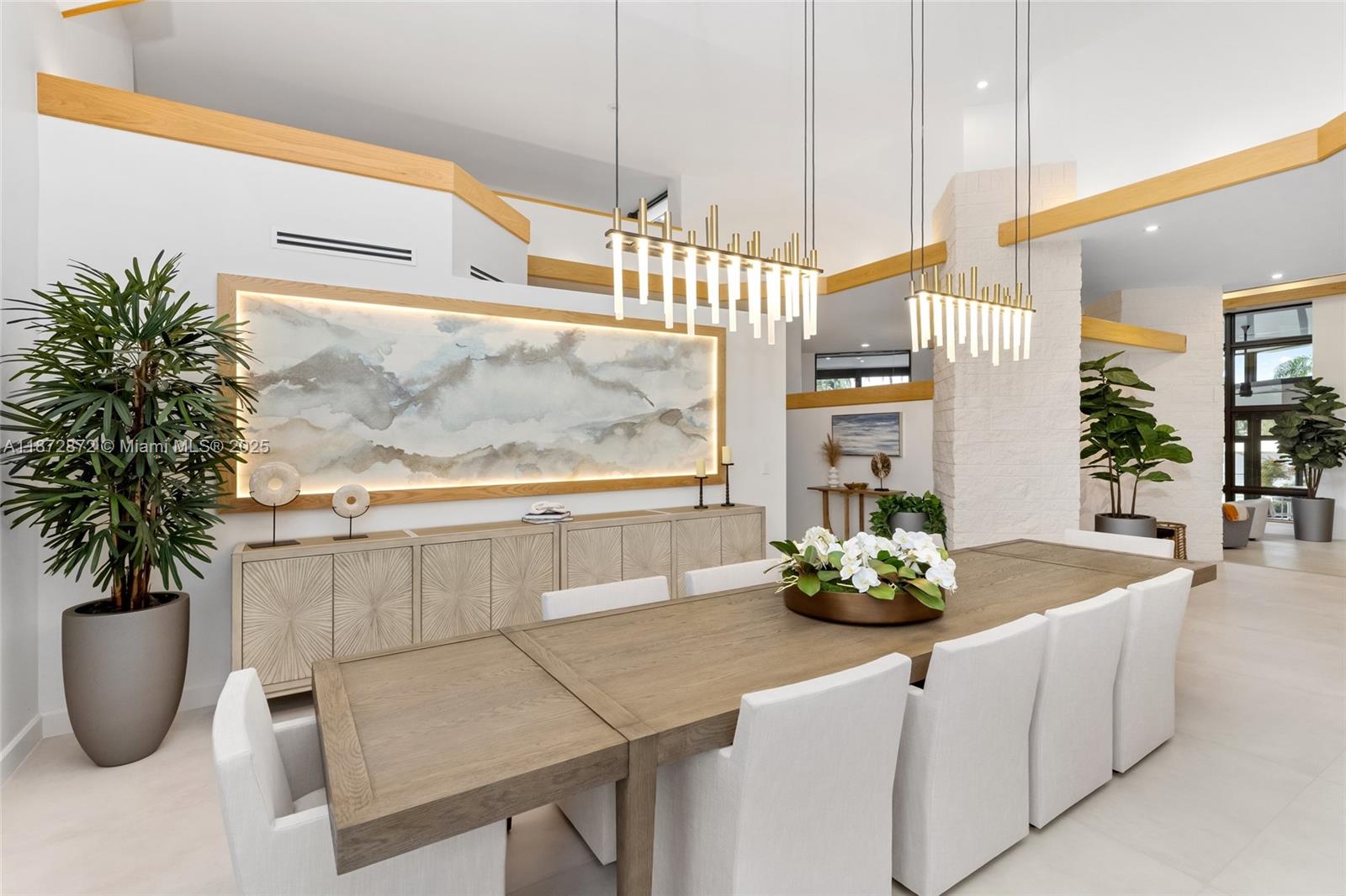 2965 NE Surrey Ln Weston, FL 33331