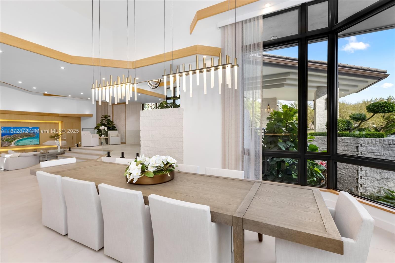 2965 NE Surrey Ln Weston, FL 33331