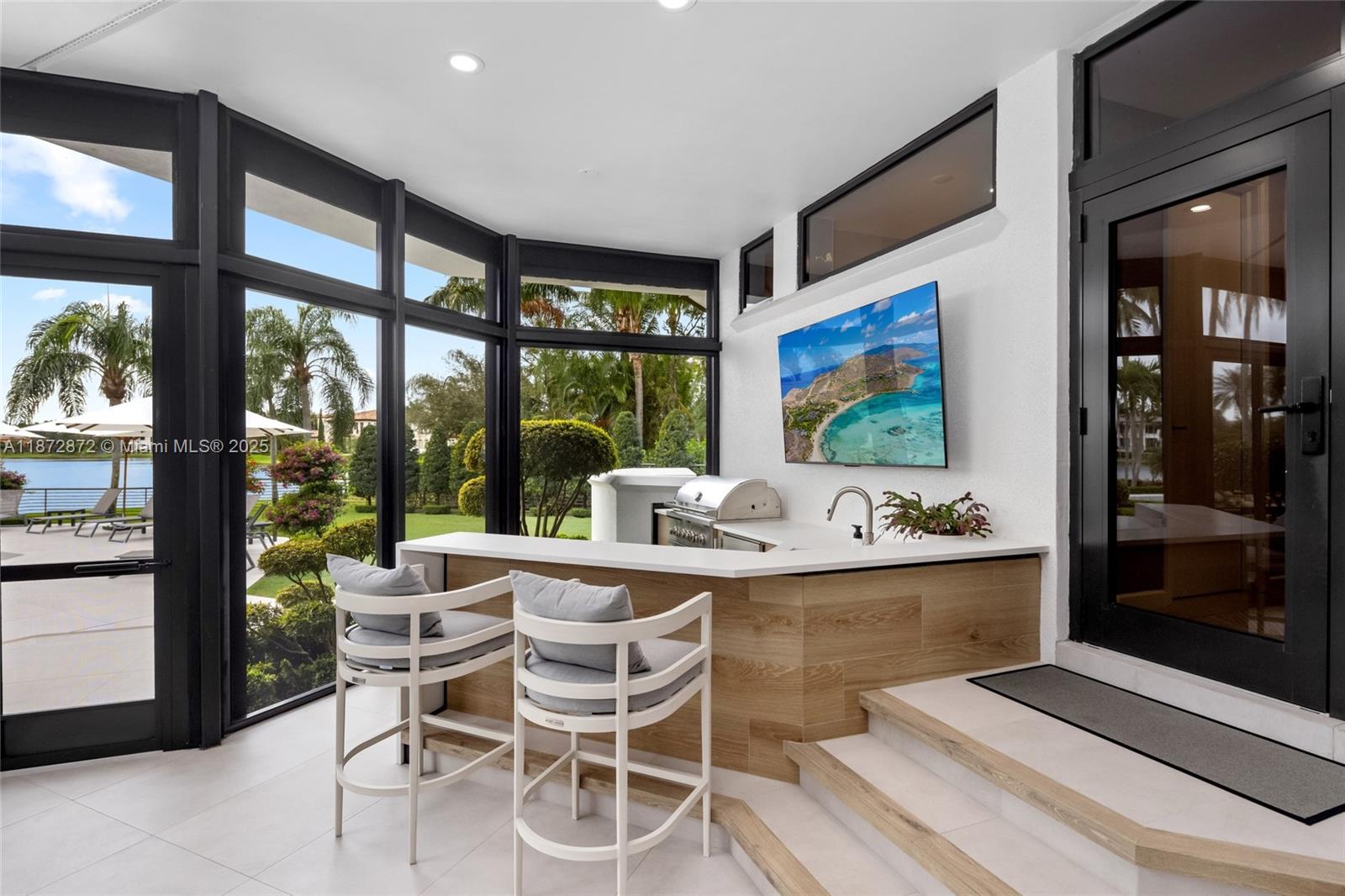 2965 NE Surrey Ln Weston, FL 33331