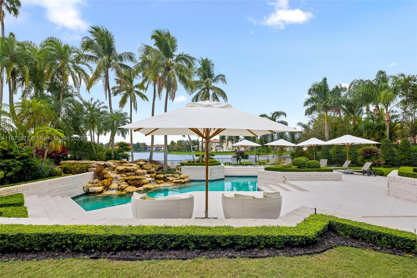 2965 NE Surrey Ln Weston, FL 33331