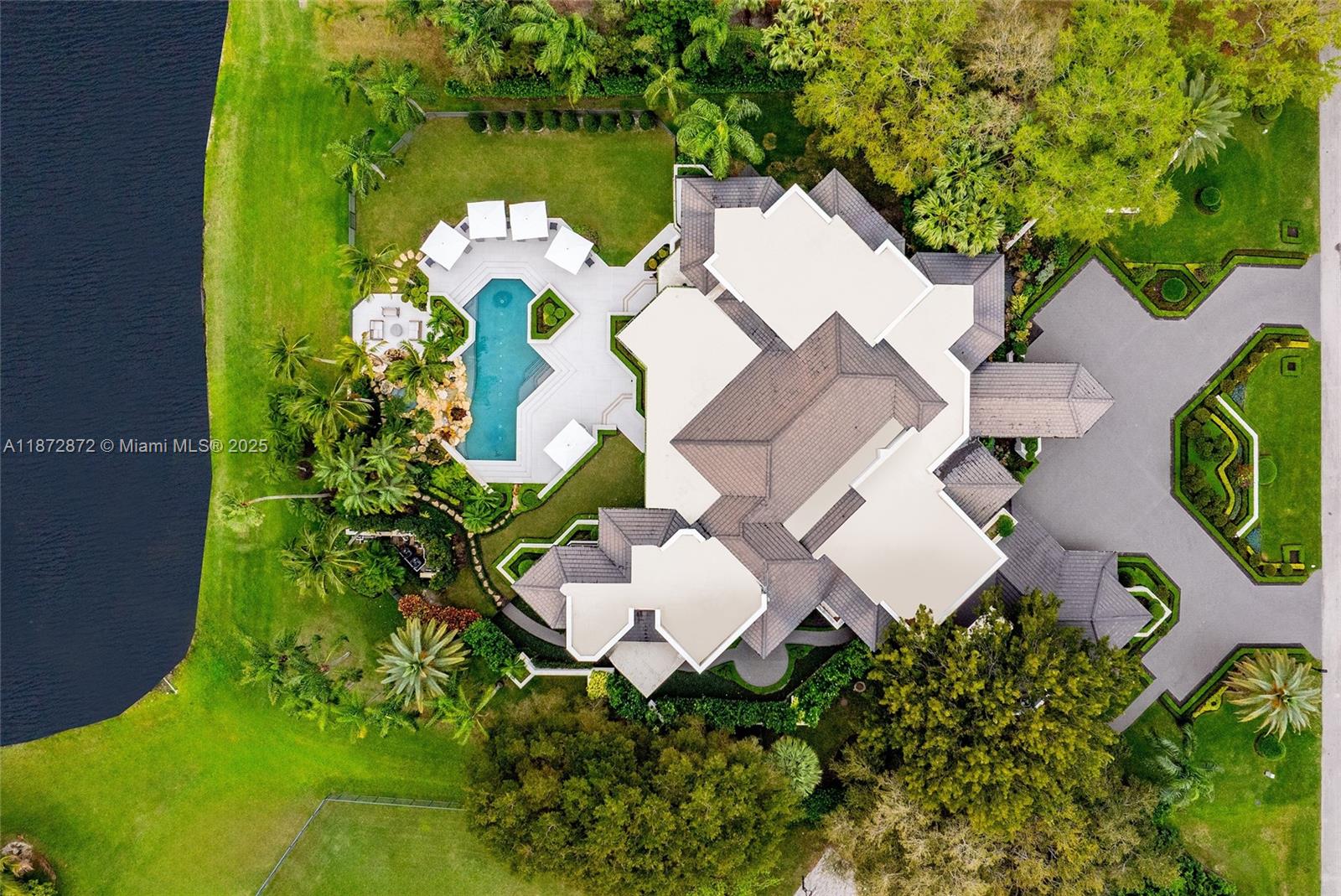 2965 NE Surrey Ln Weston, FL 33331