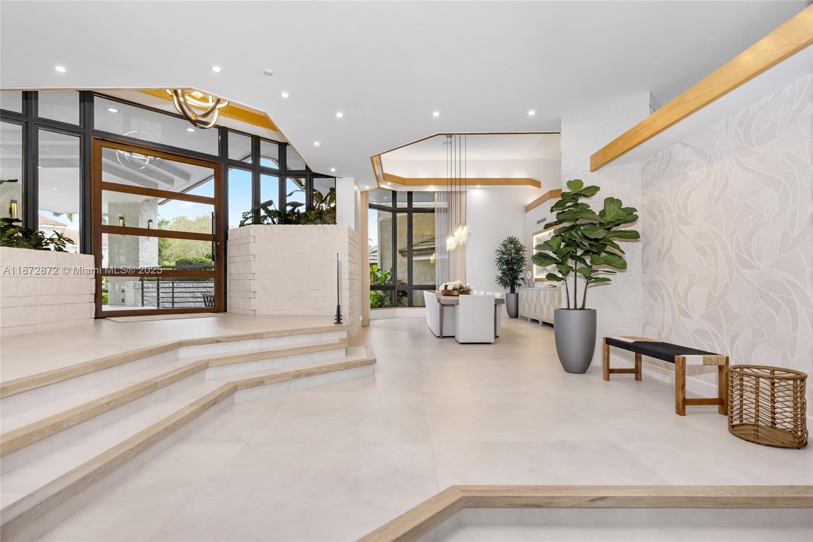 2965 NE Surrey Ln Weston, FL 33331