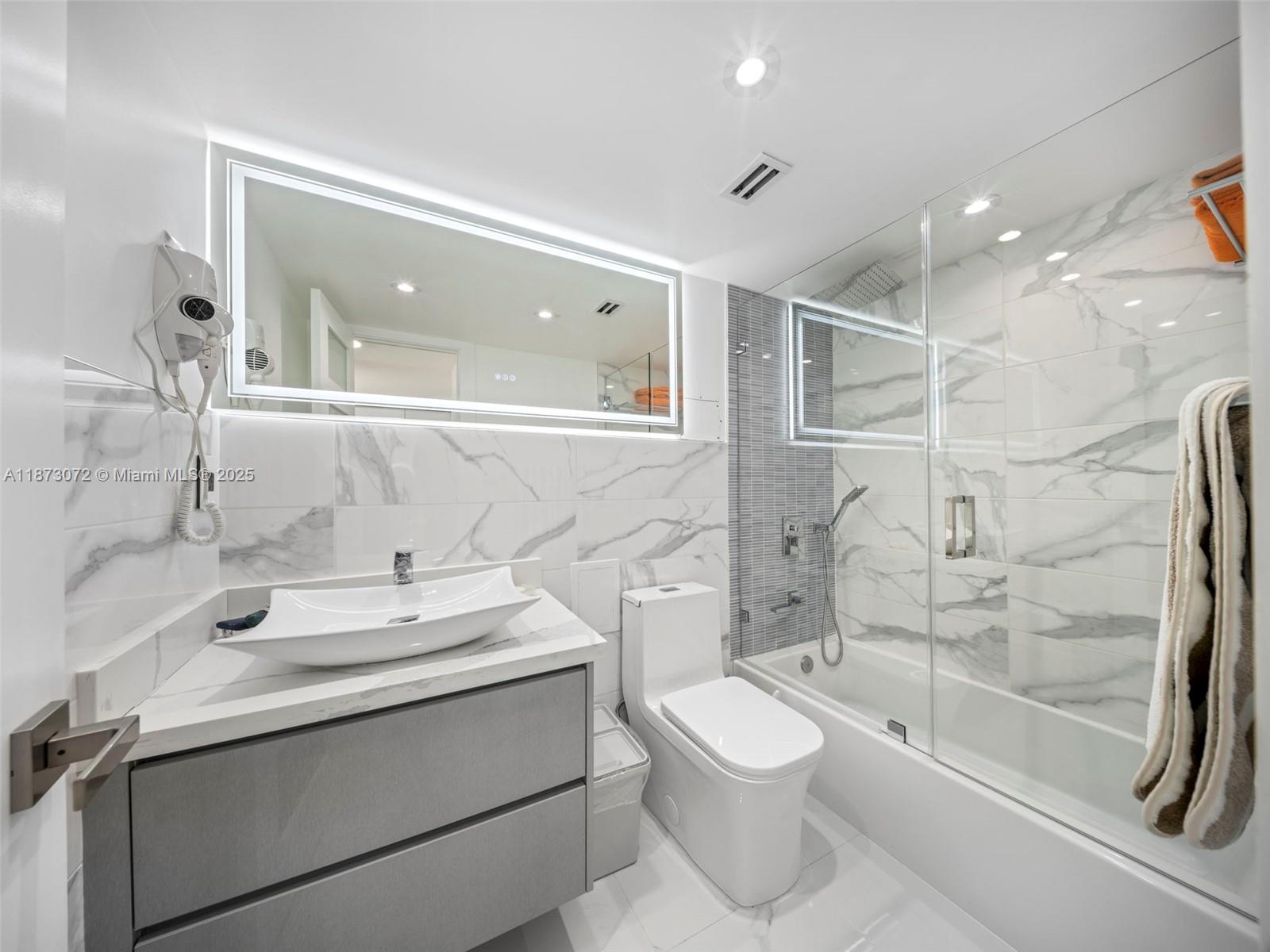 3180 S Ocean Dr #1101,Hallandale Beach, FL 33009