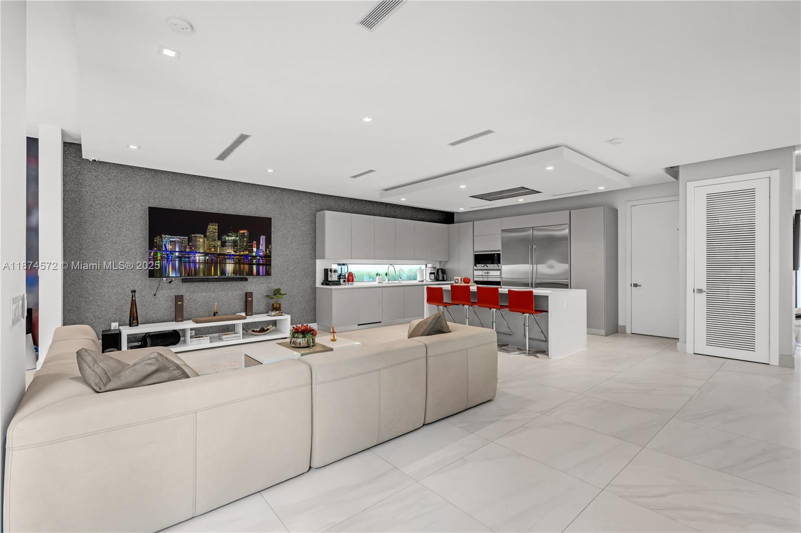 10530 NW 67th Ter Doral, FL 33178