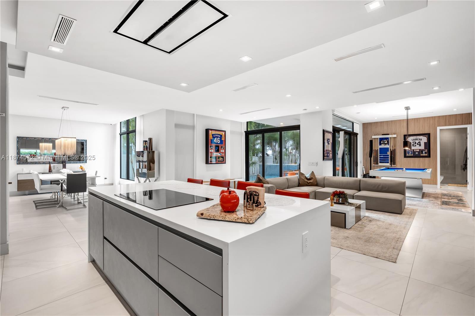 10530 NW 67th Ter Doral, FL 33178