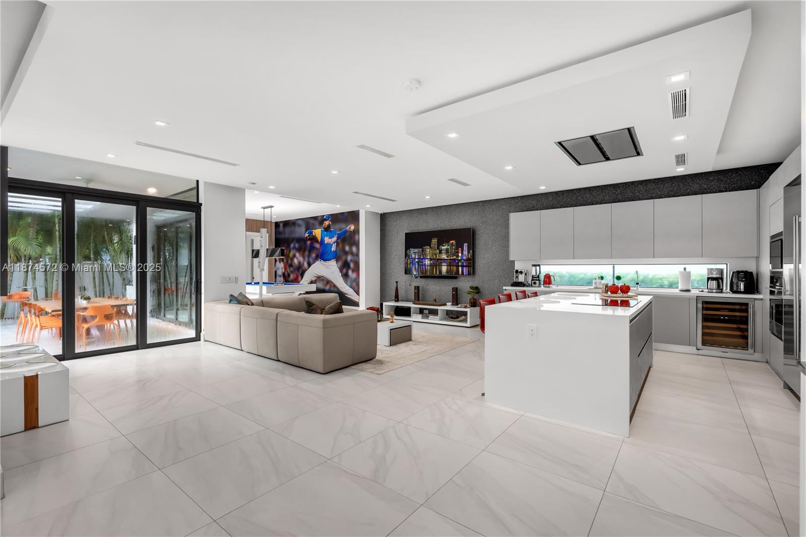 10530 NW 67th Ter Doral, FL 33178