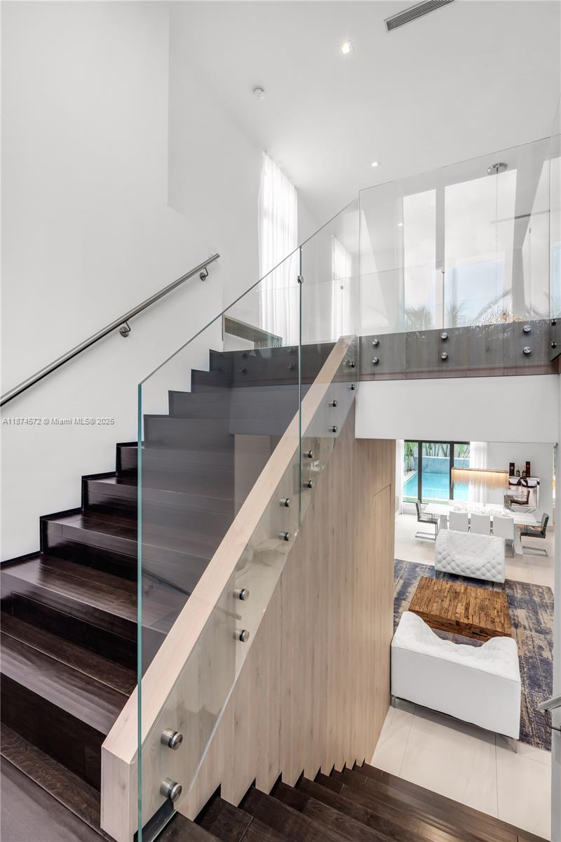 10530 NW 67th Ter Doral, FL 33178