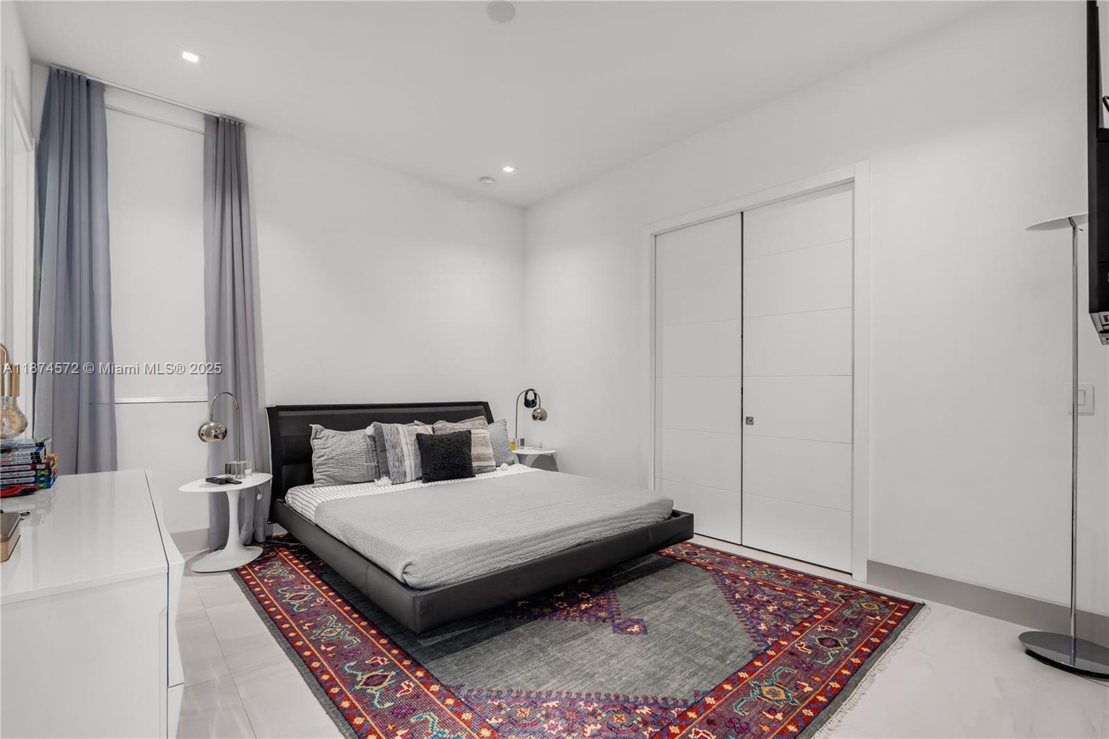 10530 NW 67th Ter Doral, FL 33178