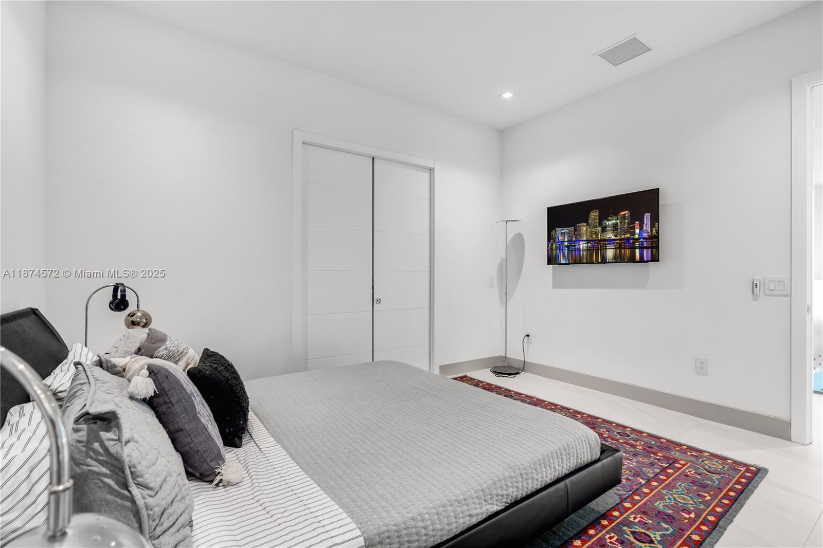 10530 NW 67th Ter Doral, FL 33178