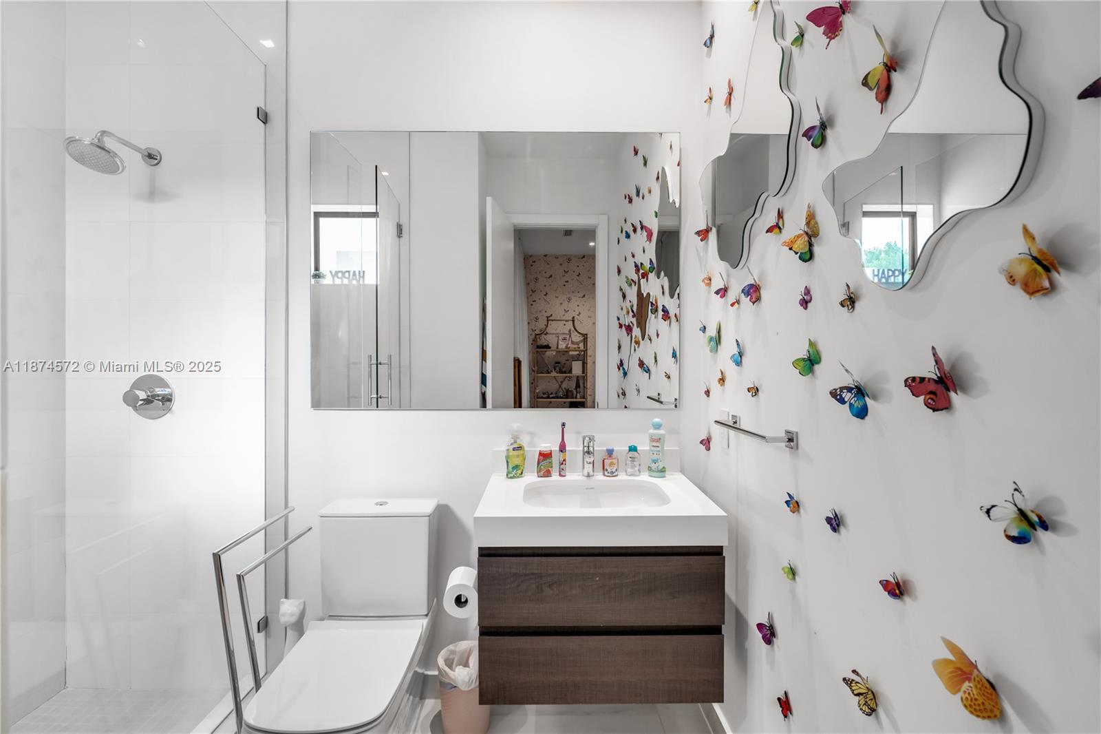 10530 NW 67th Ter Doral, FL 33178