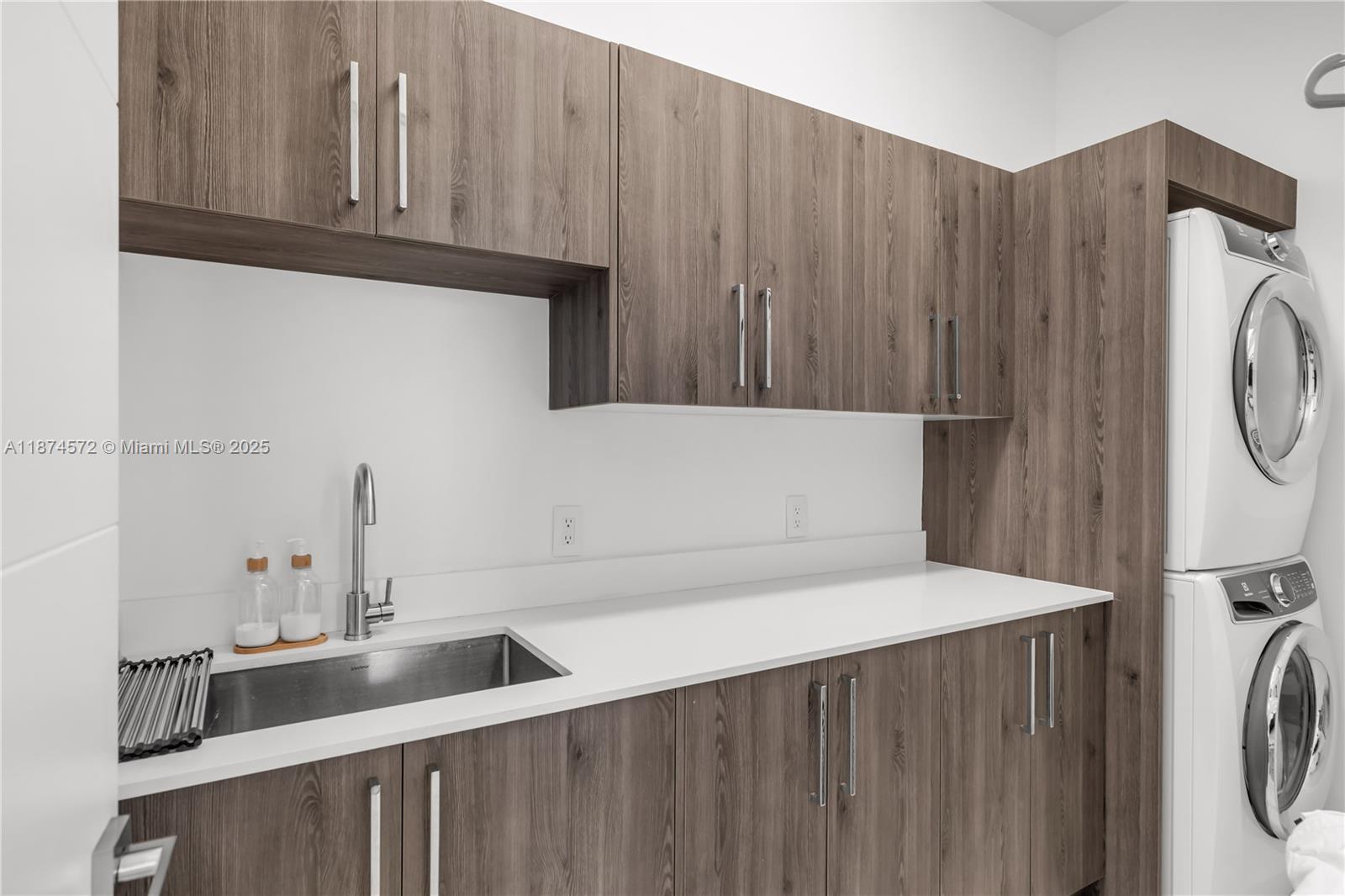 10530 NW 67th Ter Doral, FL 33178