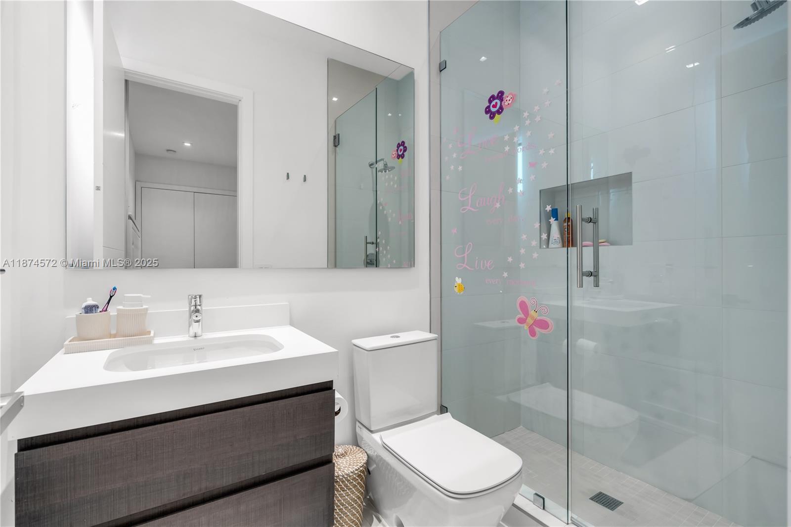 10530 NW 67th Ter Doral, FL 33178