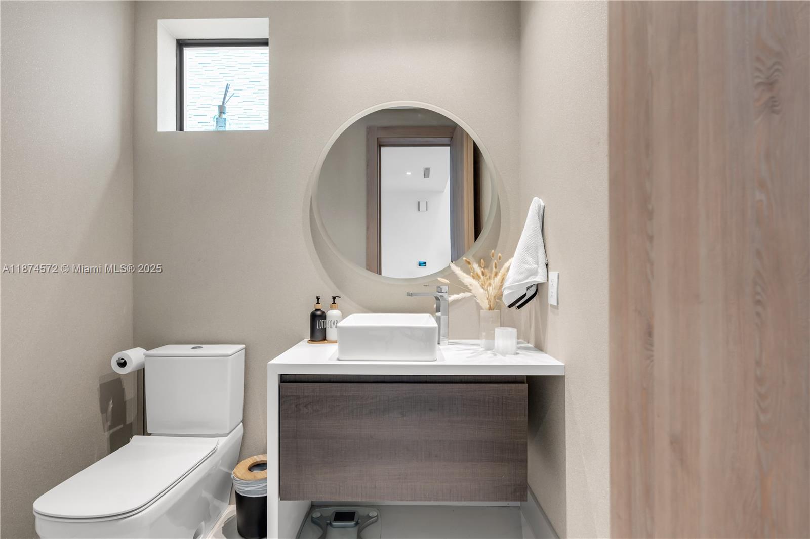 10530 NW 67th Ter Doral, FL 33178