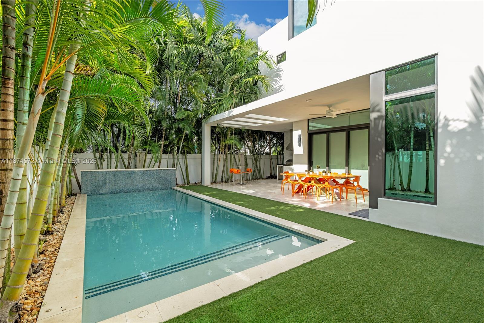 10530 NW 67th Ter Doral, FL 33178