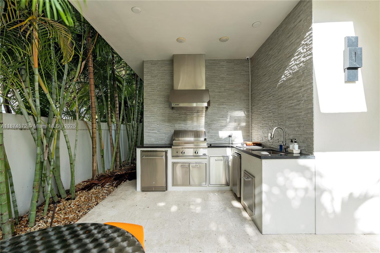 10530 NW 67th Ter Doral, FL 33178