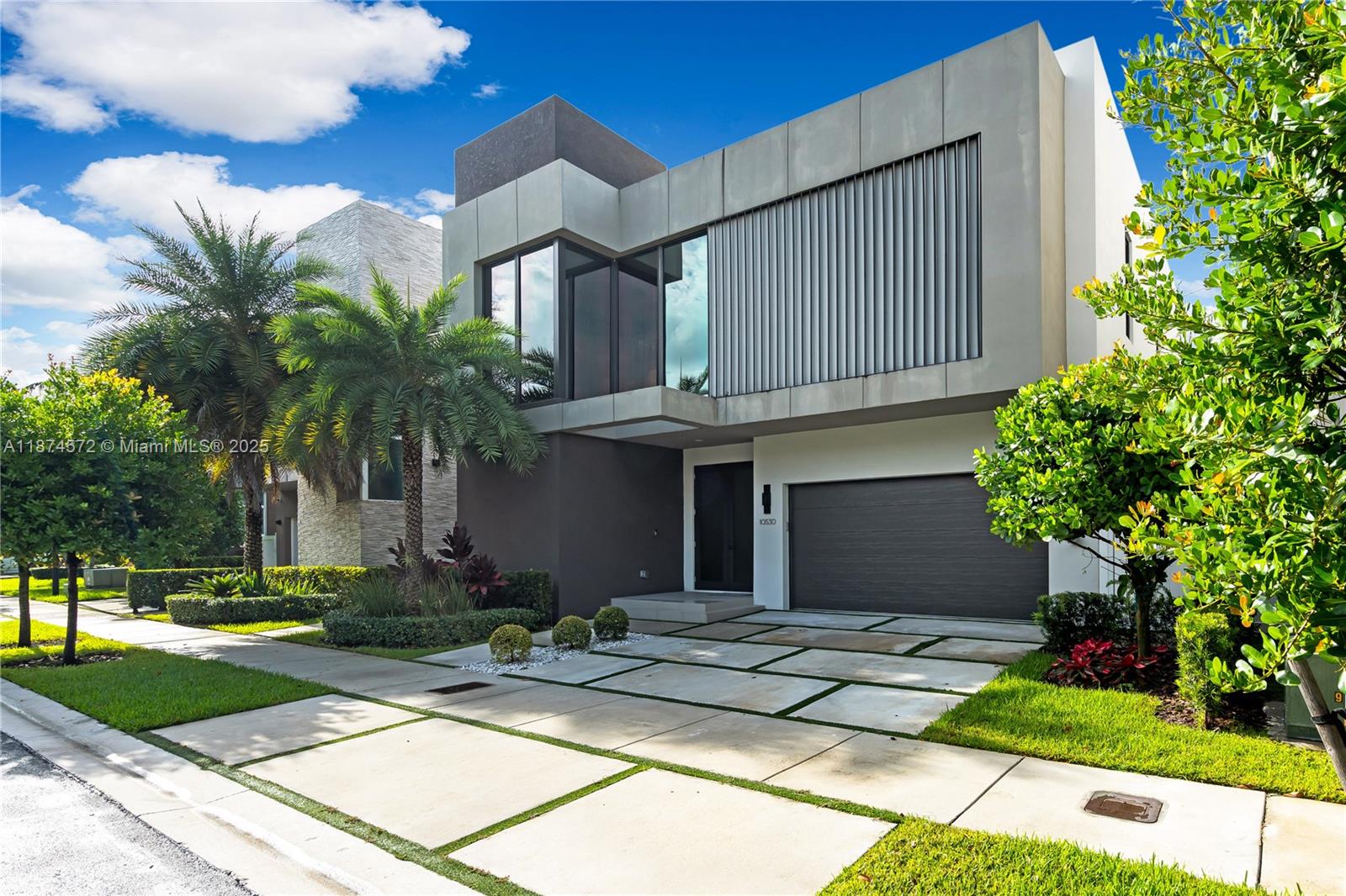 10530 NW 67th Ter Doral, FL 33178