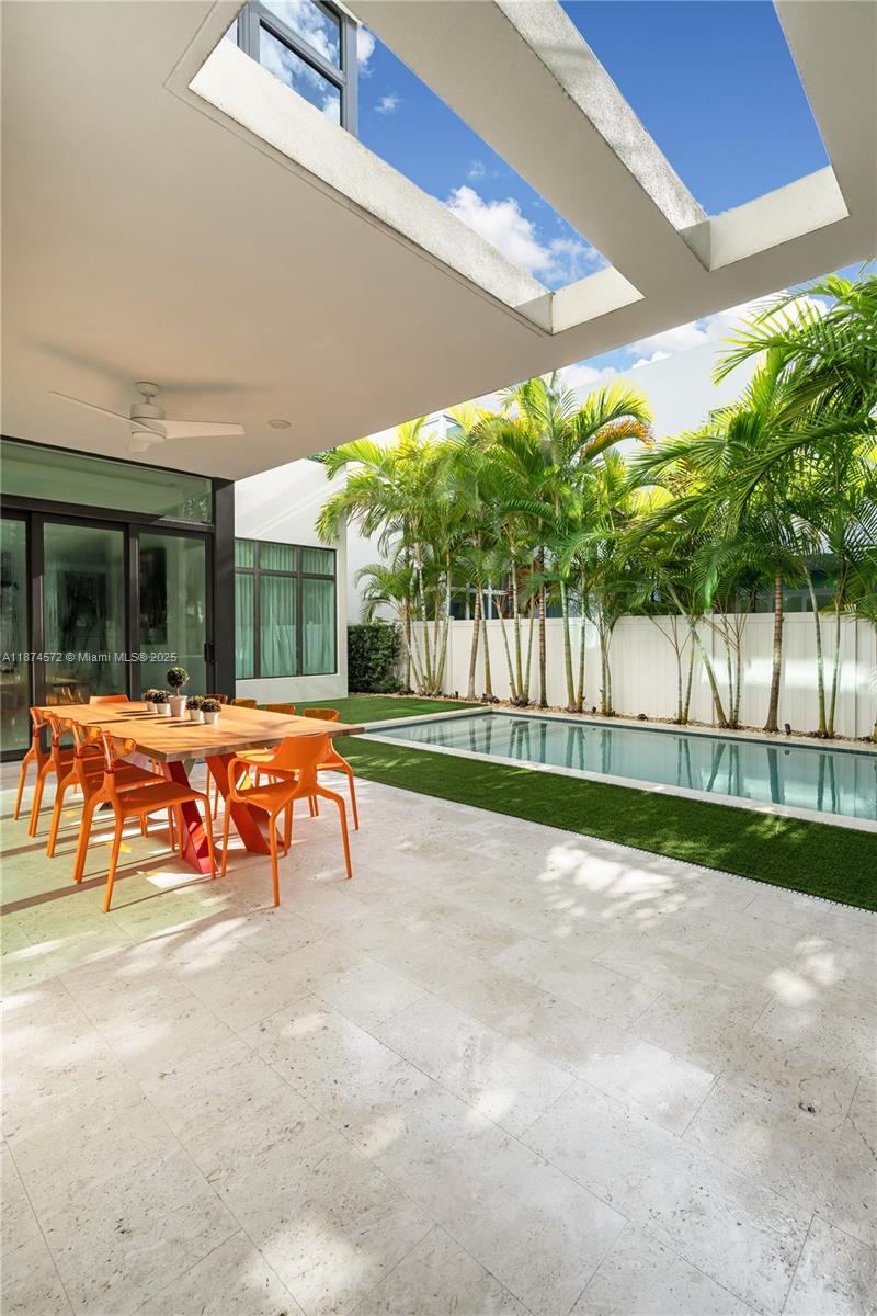 10530 NW 67th Ter Doral, FL 33178