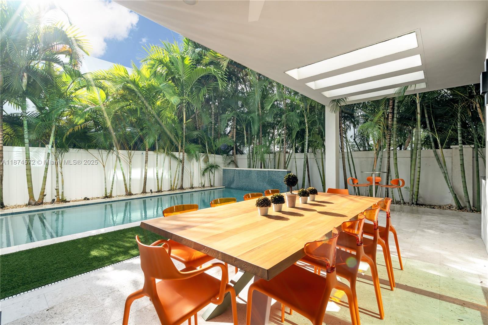 10530 NW 67th Ter Doral, FL 33178