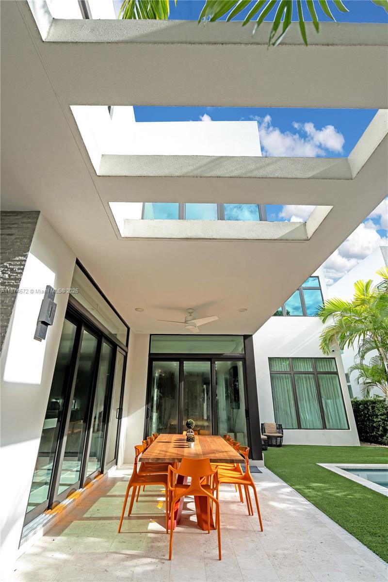 10530 NW 67th Ter Doral, FL 33178