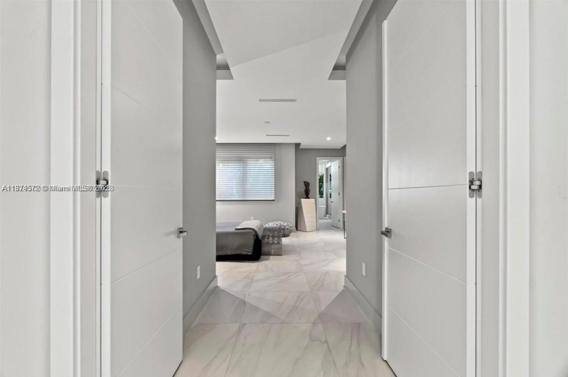 10530 NW 67th Ter Doral, FL 33178