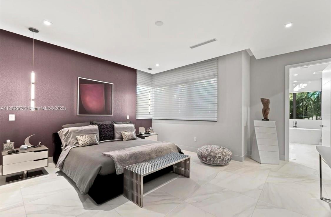 10530 NW 67th Ter Doral, FL 33178